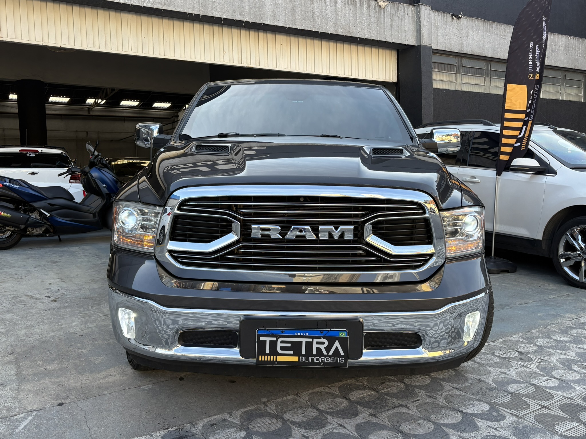RAM CLASSIC 5.7 V8 GASOLINA LARAMIE CD 4X4 AUTOMÁTICO